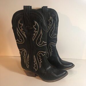 Very Volatile Raspy Western Faux Black Leather Embroidered Boots Size 7